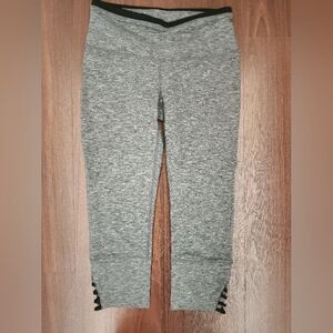 Prana Leggings Womens Medium Gray Tori Capri Performance Knit Size Small EUC